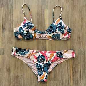 Billabong Size L Tropical Print Bikini